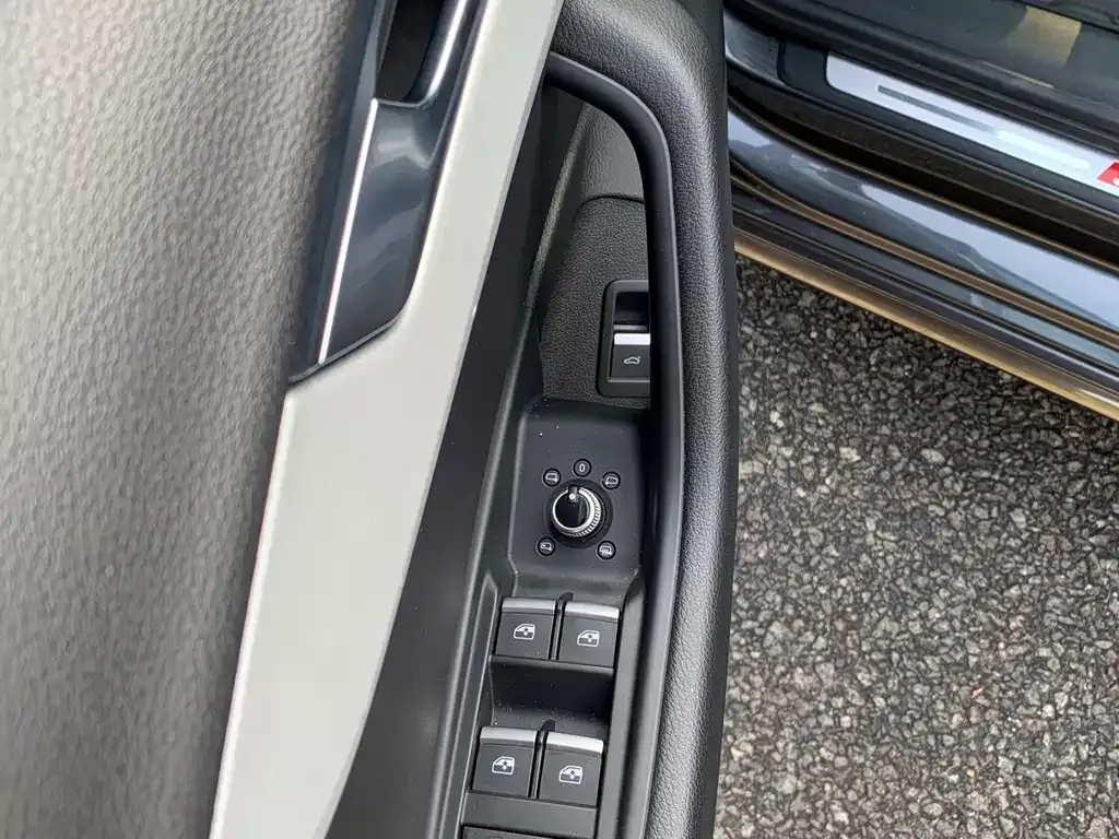 Audi A4L 2022 из CN, фото 7