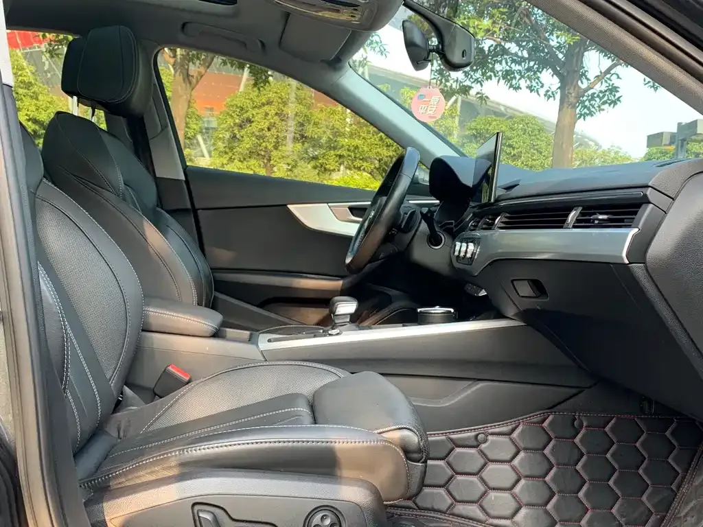 Audi A4L 2022 из CN, фото 9
