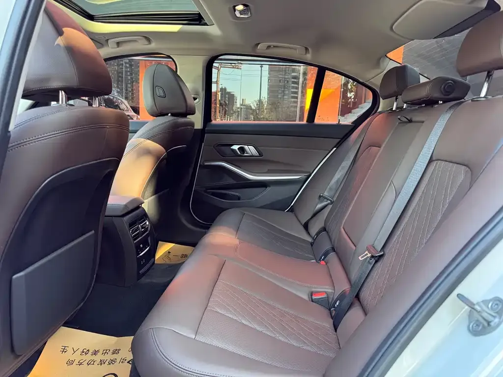 BMW 3 Series 2022 из CN, фото 9