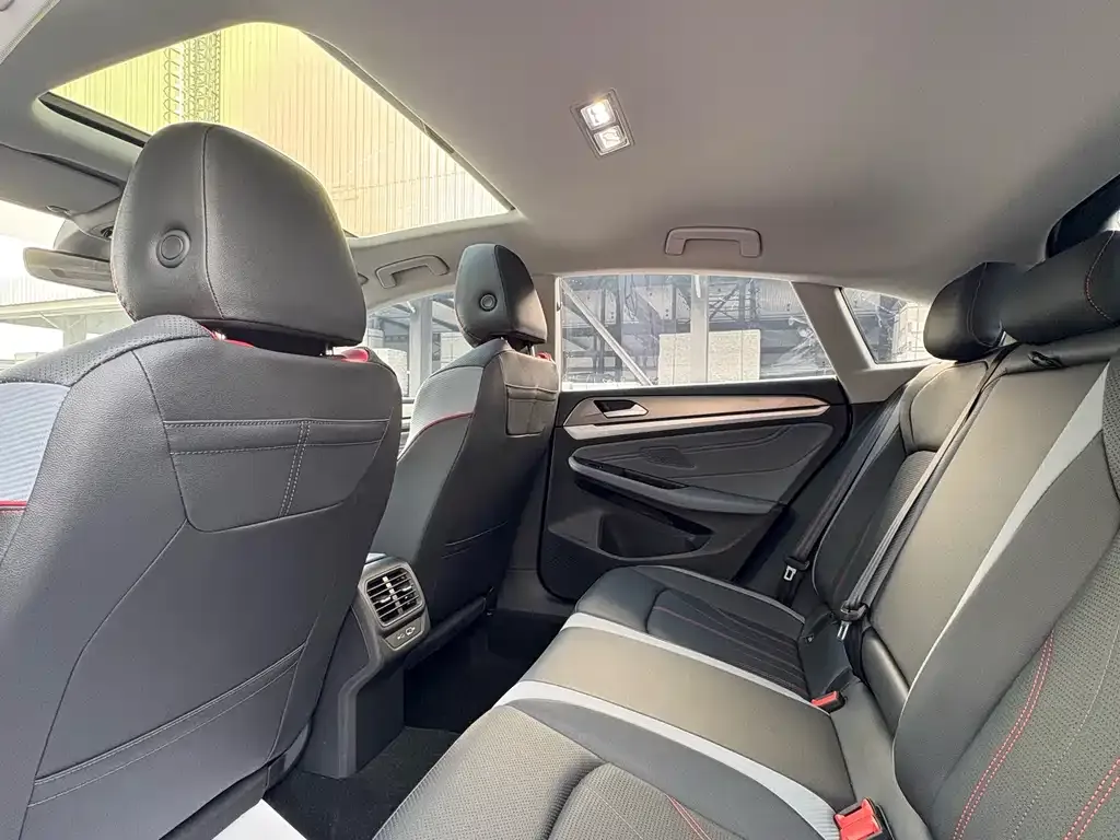 Volkswagen Lamando 2024 из CN, фото 7