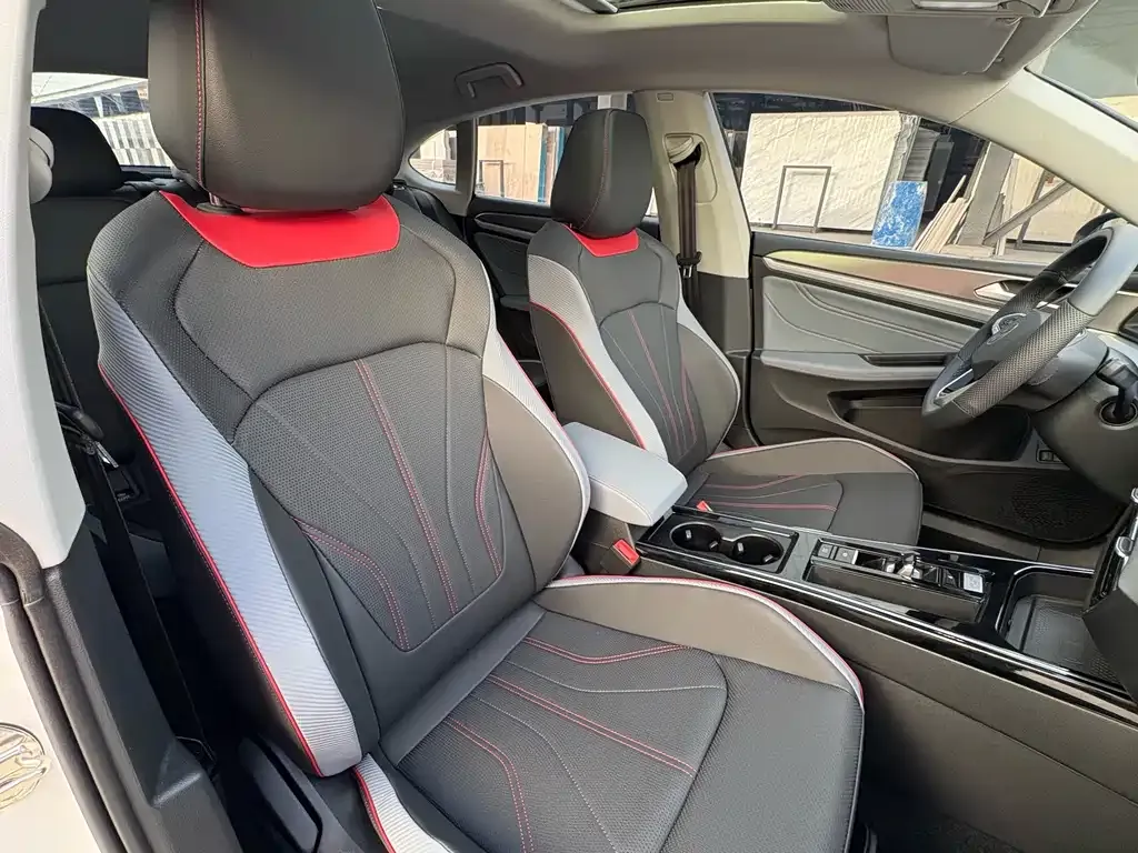 Volkswagen Lamando 2024 из CN, фото 8