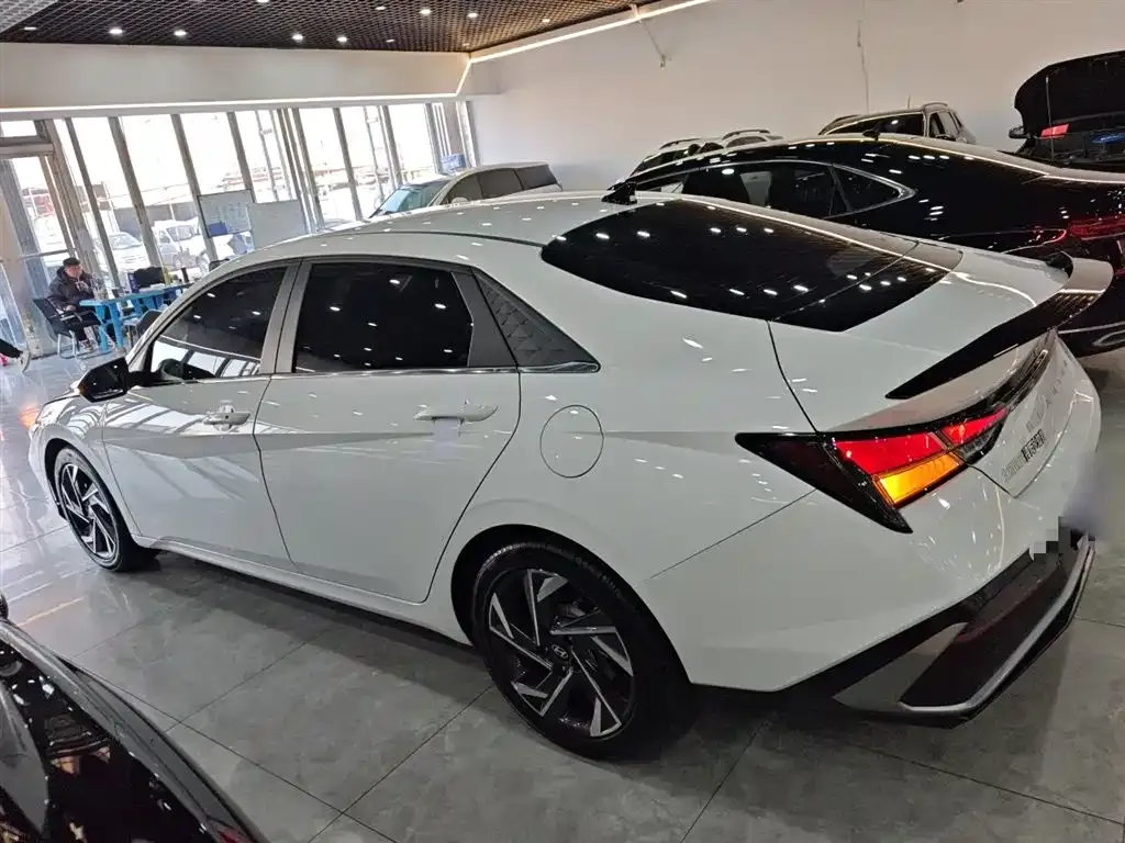 Hyundai Elantra 2023 из CN, фото 5