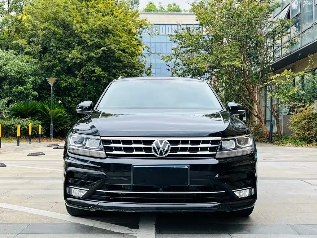 Volkswagen Tiguan L — фото 2