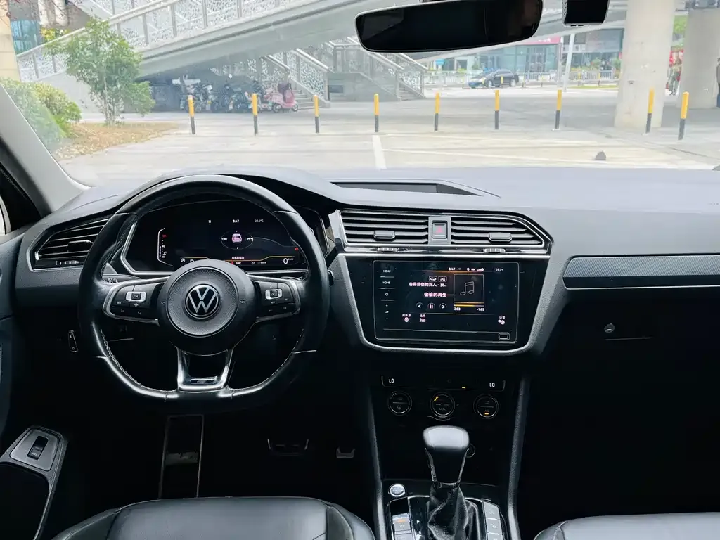 Volkswagen Tiguan L — фото 5