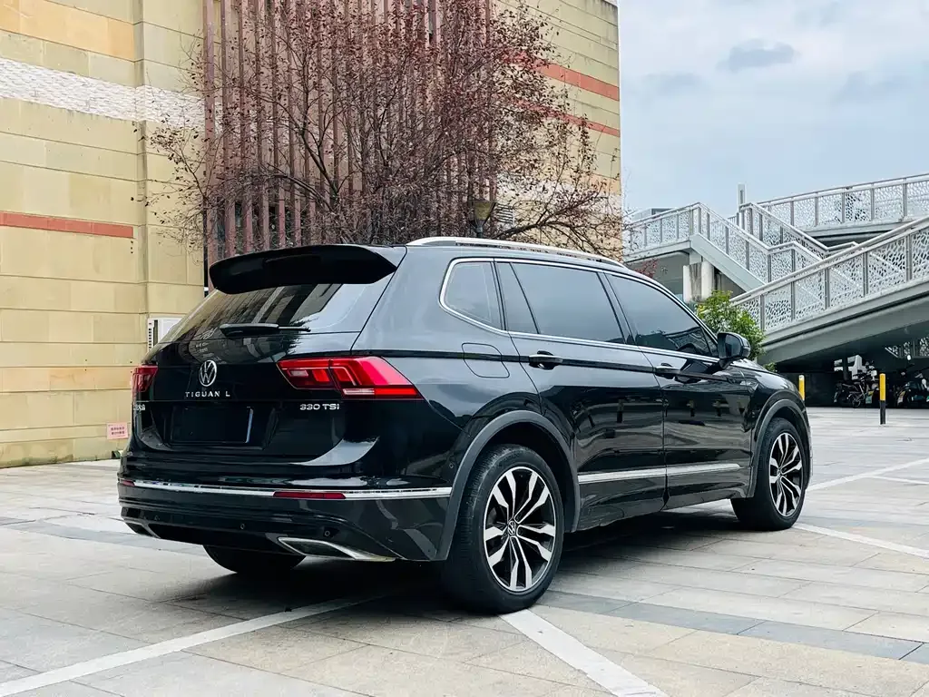 Volkswagen Tiguan L — фото 9