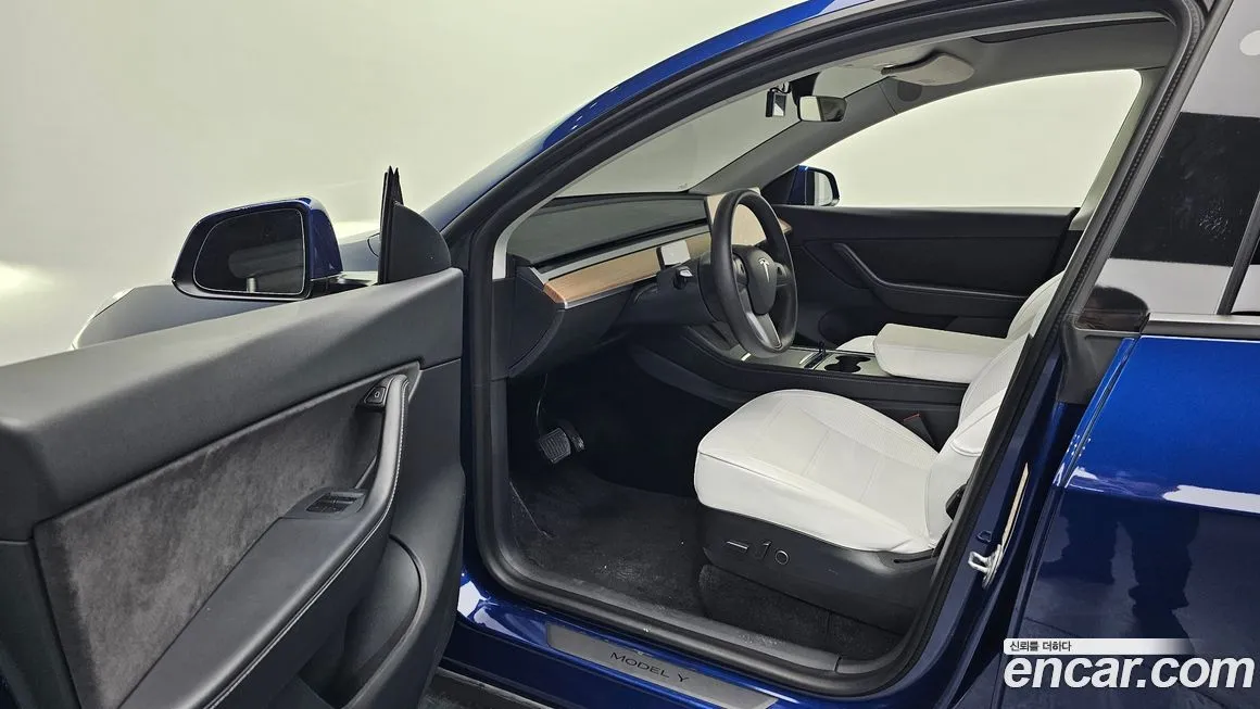 Tesla Model Y — фото 10