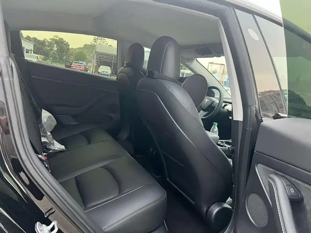 Tesla Model 3 — фото 10
