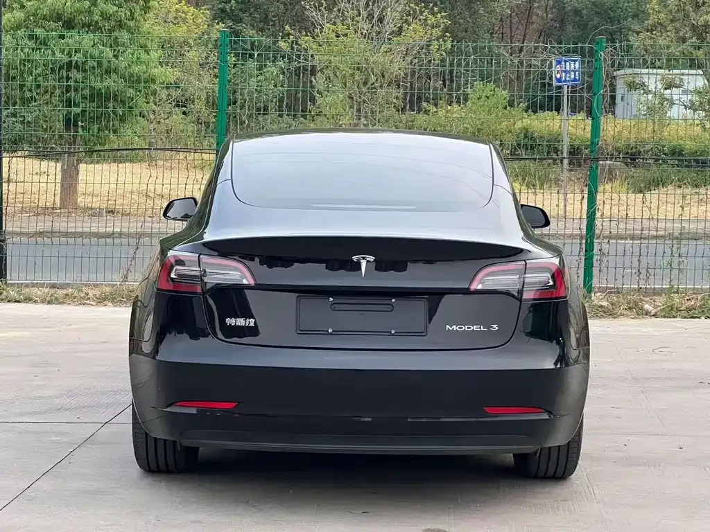 Tesla Model 3 — фото 5