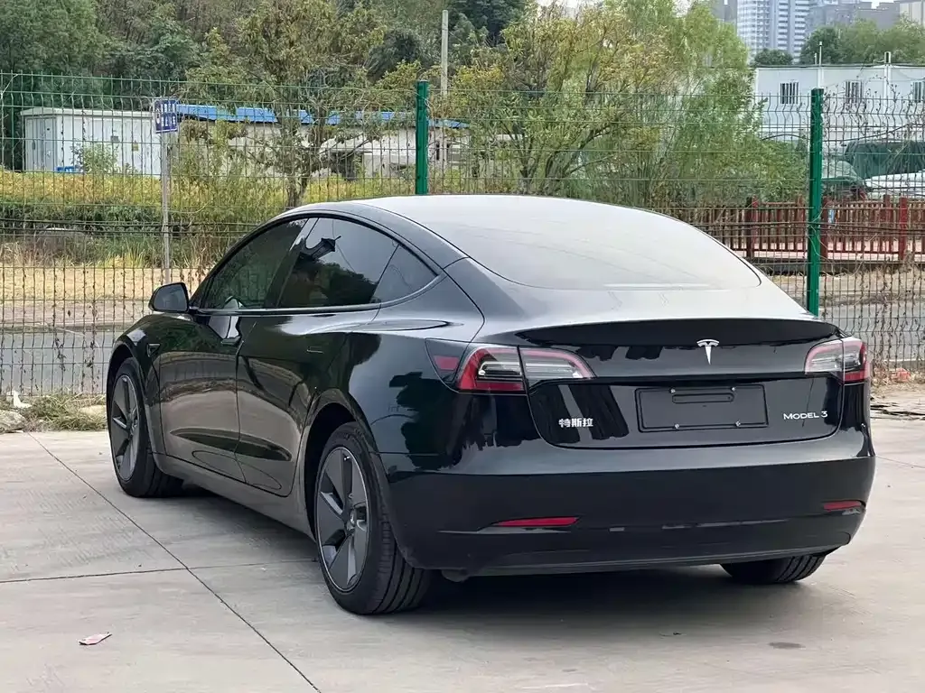 Tesla Model 3 — фото 6