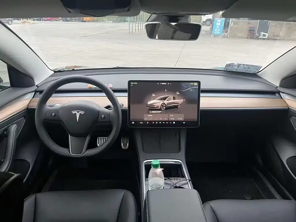 Tesla Model 3 — фото 7