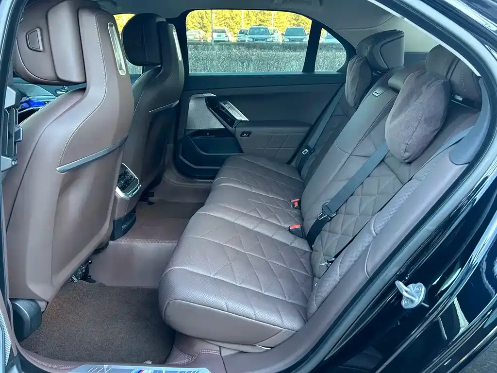 BMW 7 Series 2024 из CN, фото 6