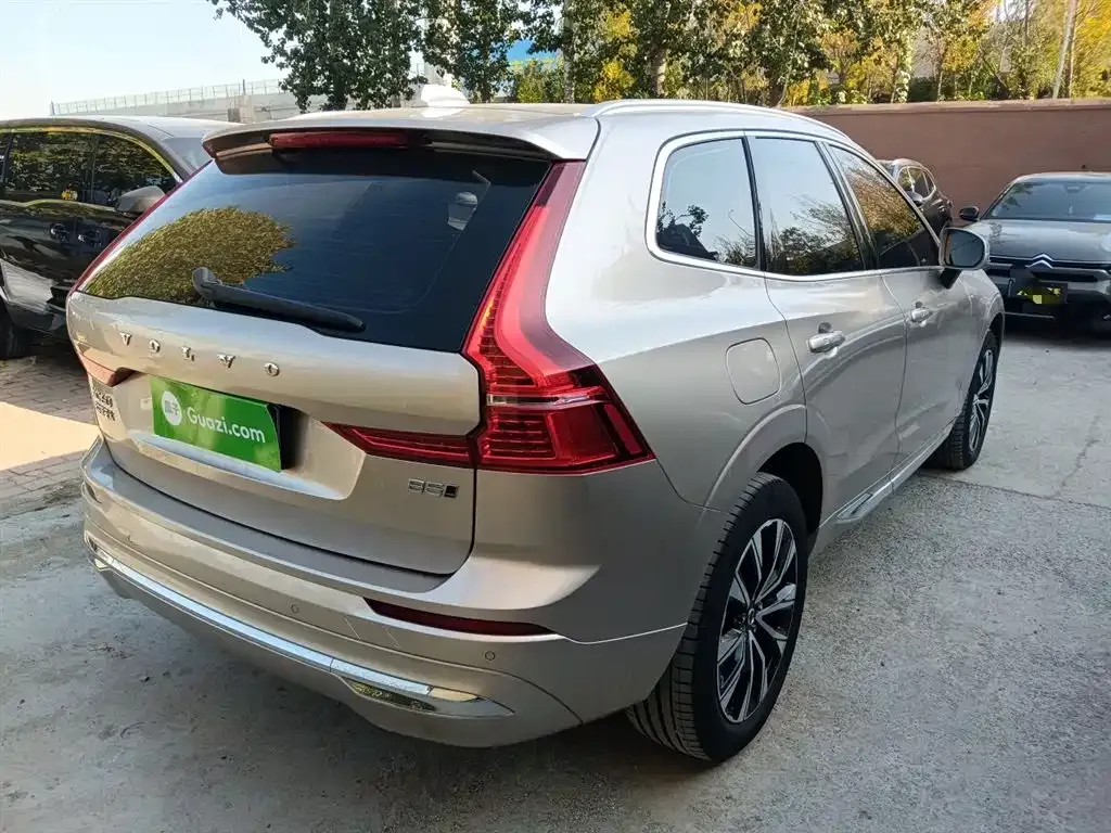Volvo XC60 — фото 7
