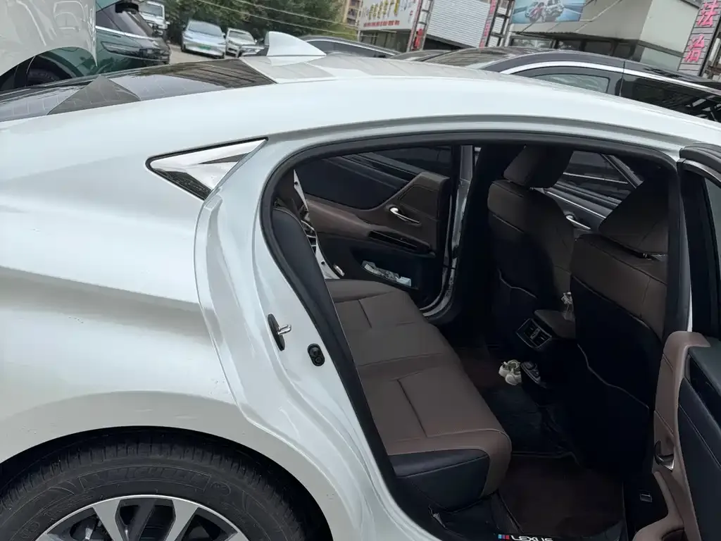 Lexus ES 2024 из CN, фото 7