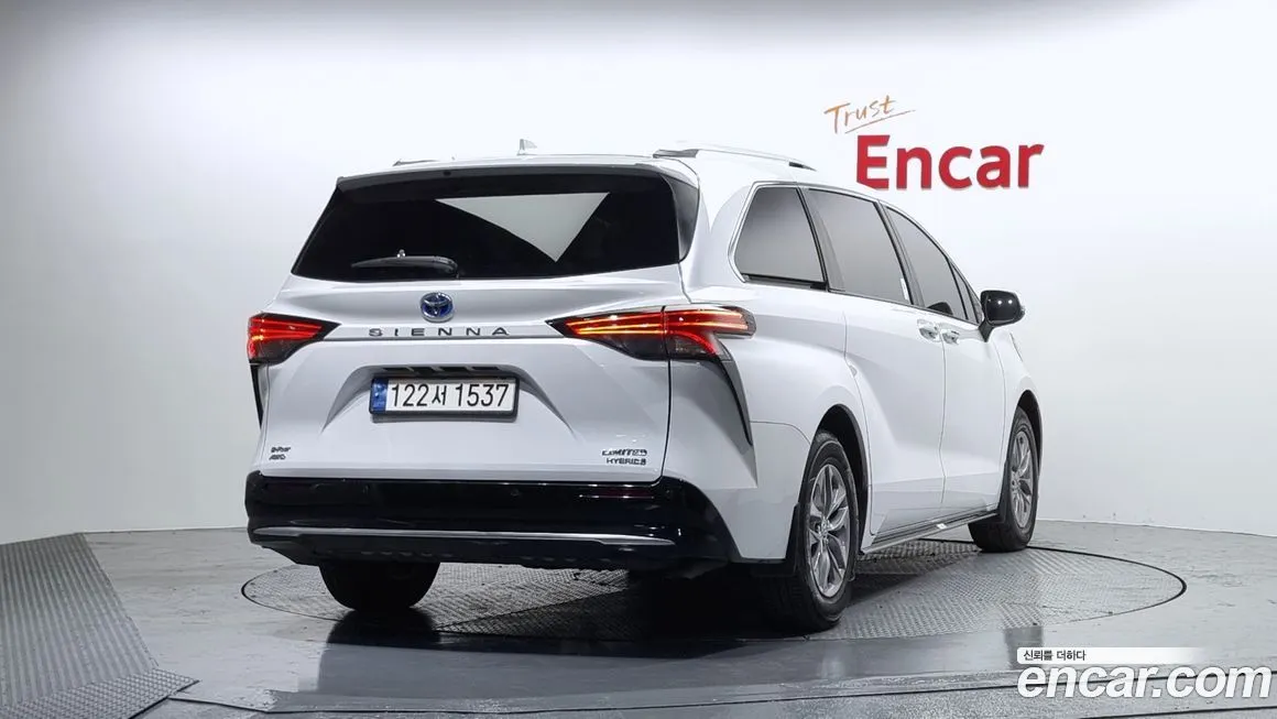 Toyota Sienna 2023 из KR, фото 2
