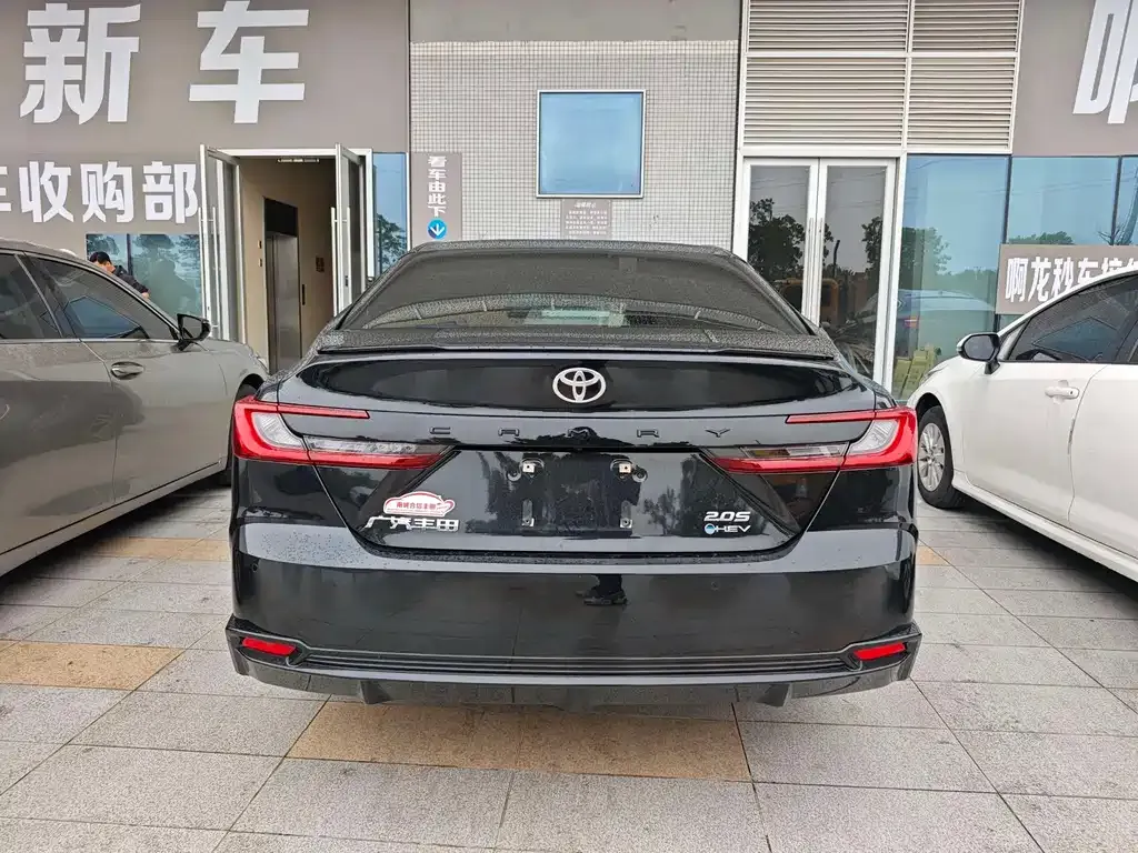 Toyota Camry — фото 8
