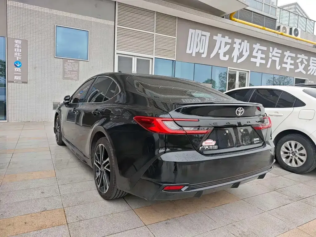 Toyota Camry — фото 9