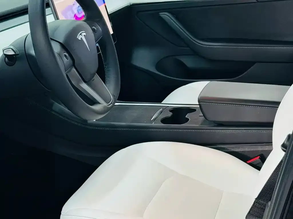 Tesla Model 3 — фото 3