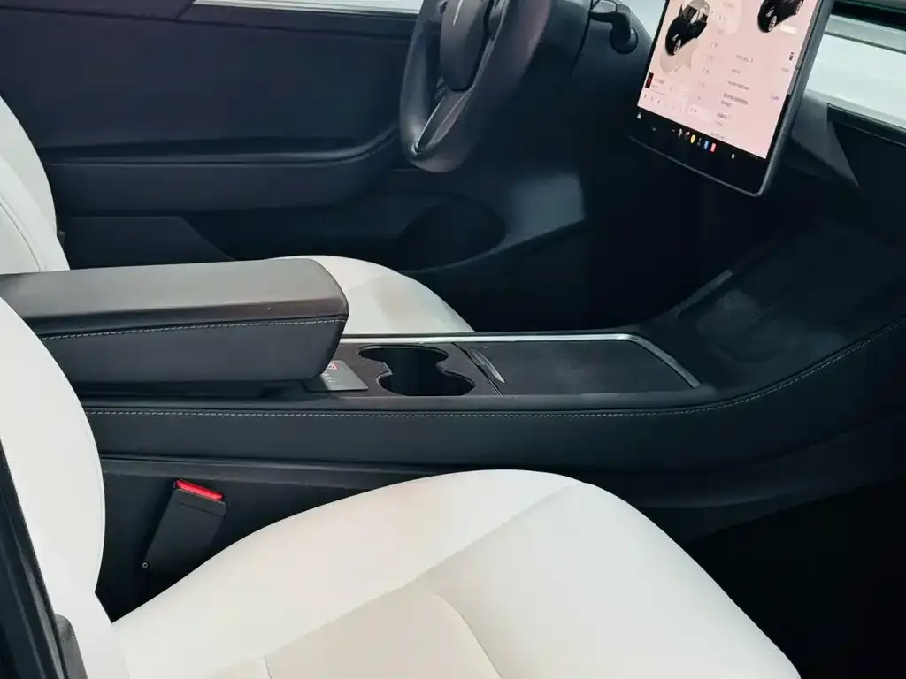 Tesla Model 3 — фото 6