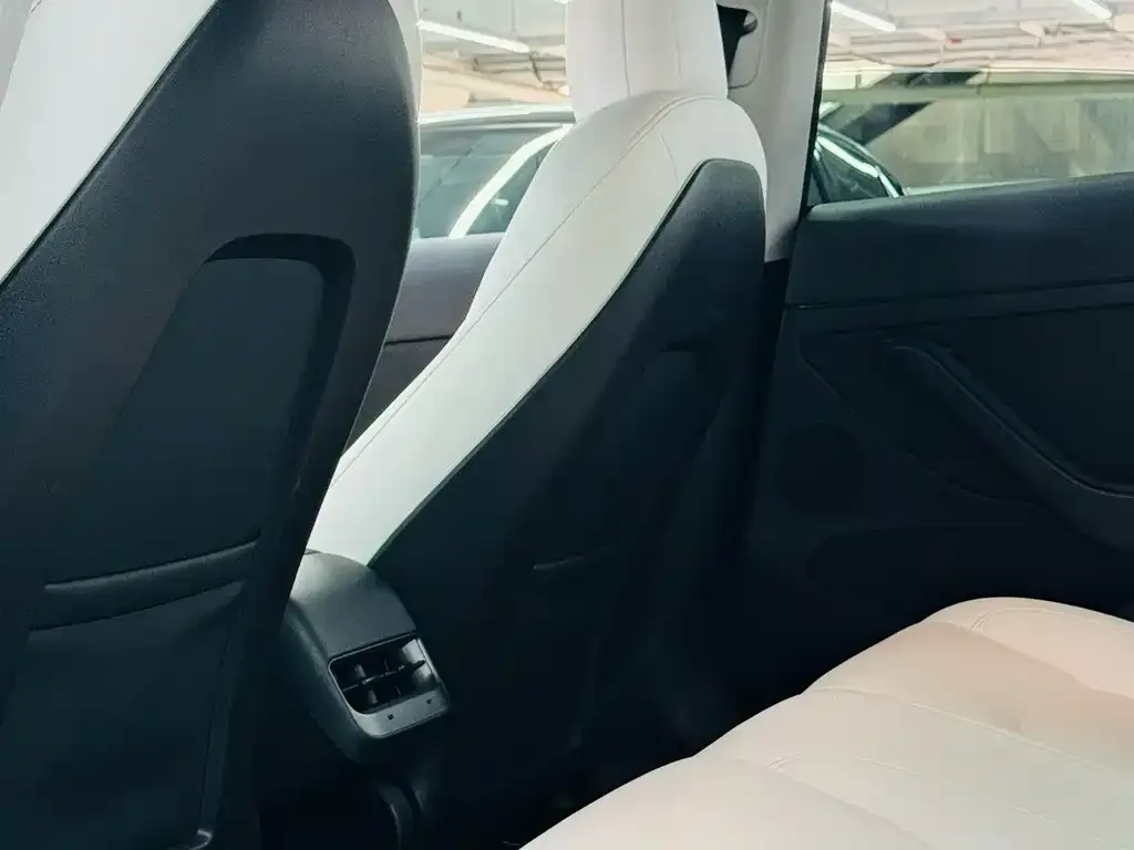 Tesla Model 3 — фото 7