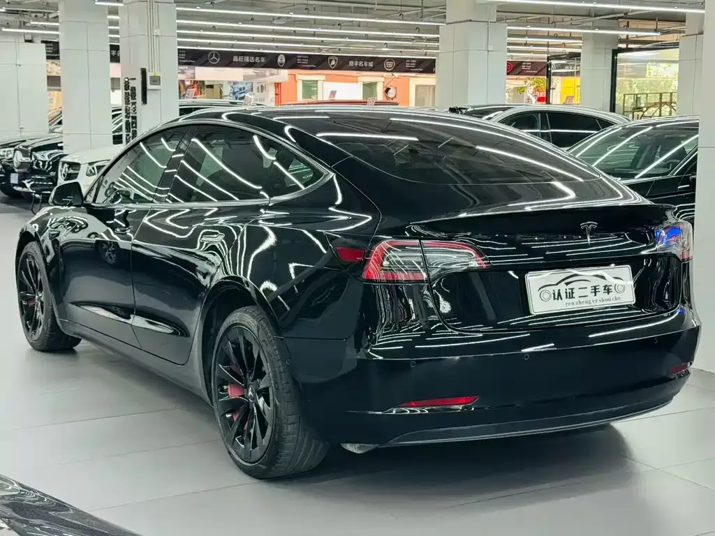 Tesla Model 3 — фото 8
