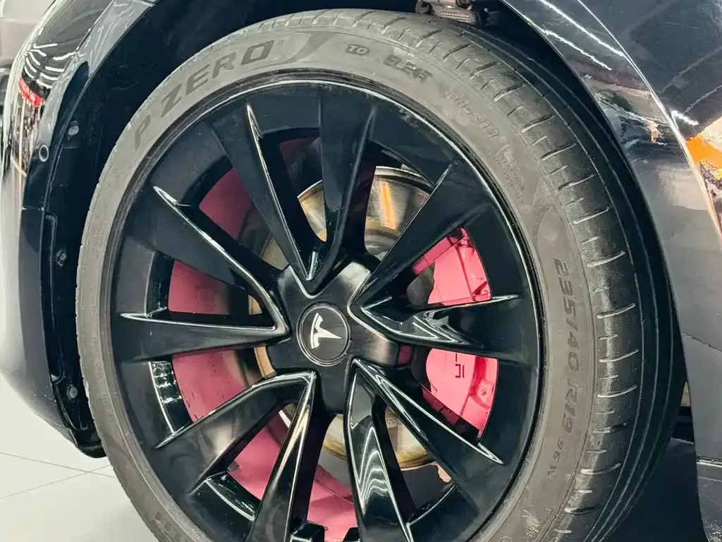 Tesla Model 3 — фото 9