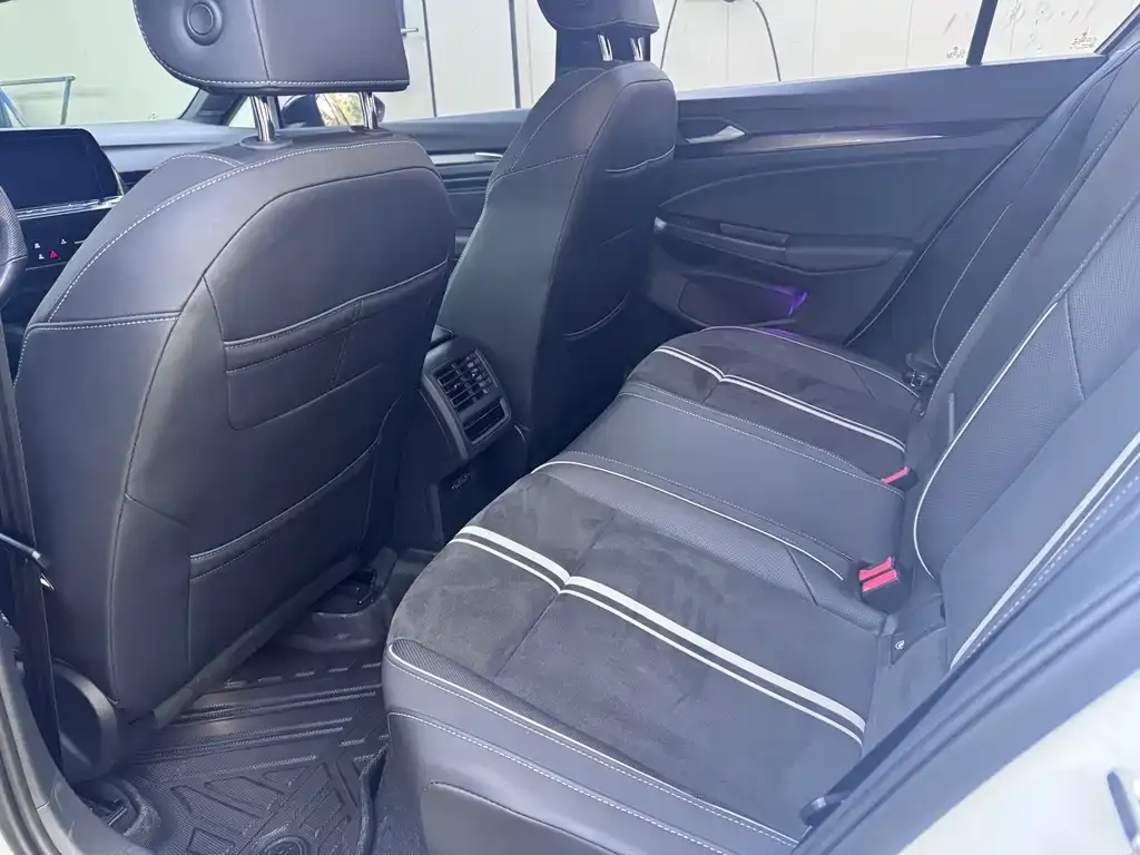 Volkswagen Golf 2022 из CN, фото 10