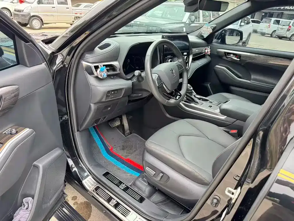 Toyota Crown Kluger 2025 из CN, фото 4