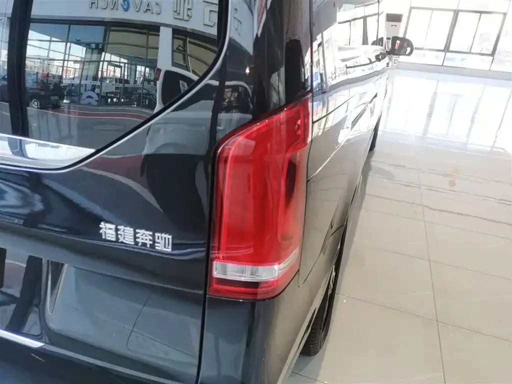 Mercedes-Benz V-Class 2023 из CN, фото 8