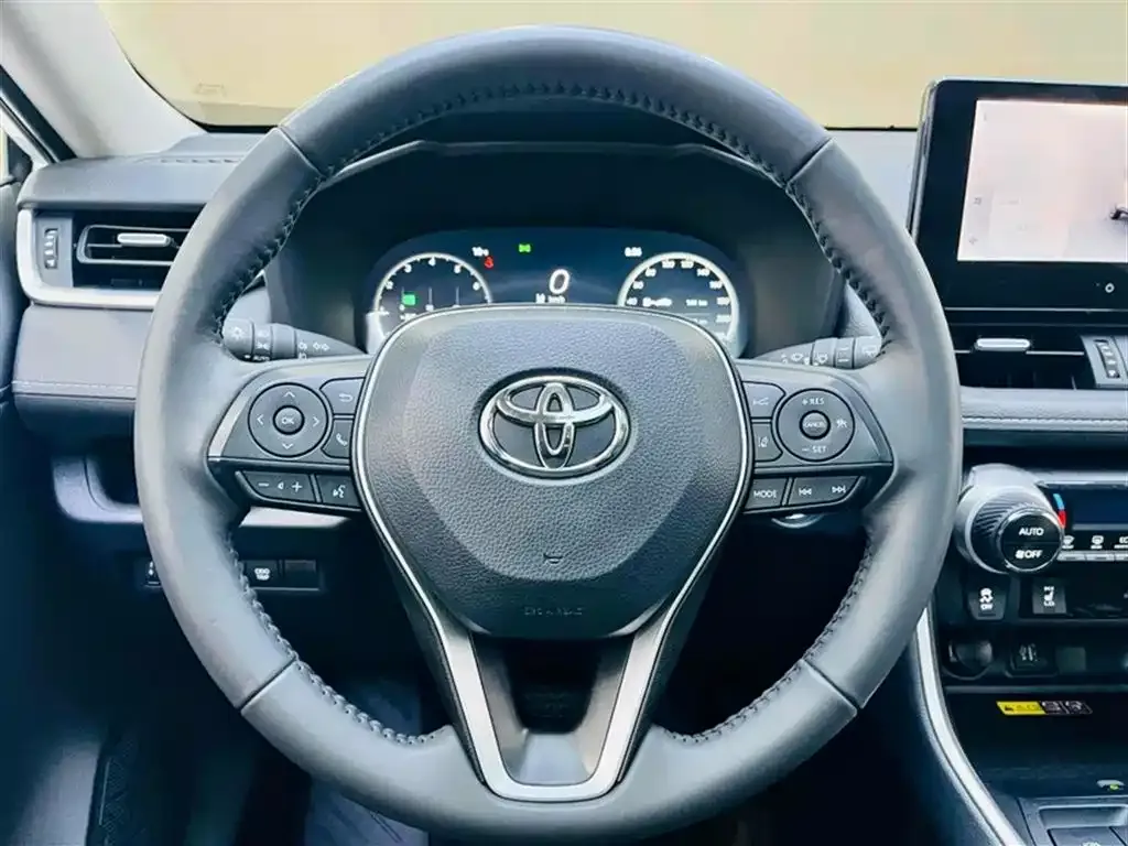 Toyota RAV4 2023 из CN, фото 3