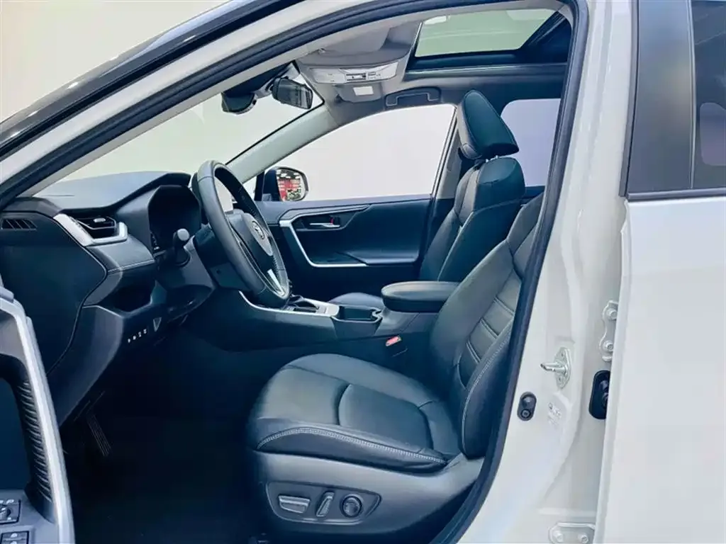 Toyota RAV4 2023 из CN, фото 8