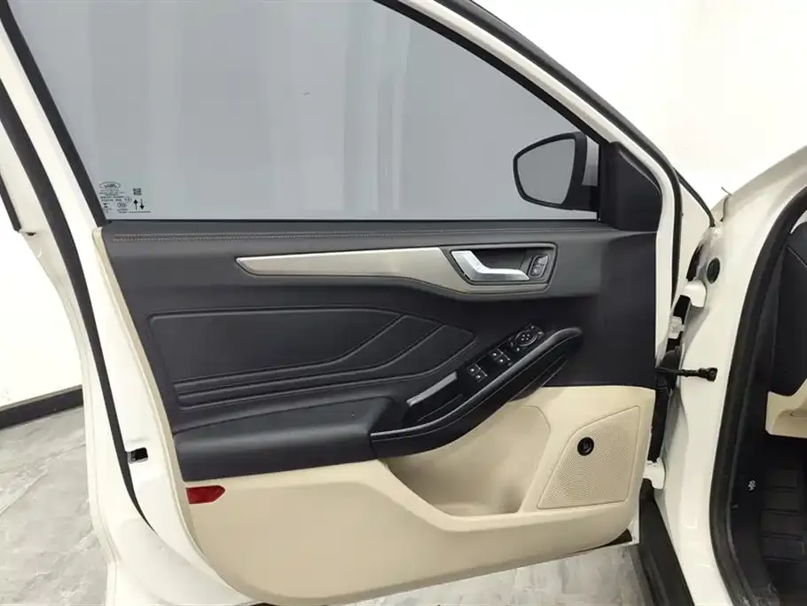 Ford Focus 2022 из CN, фото 7
