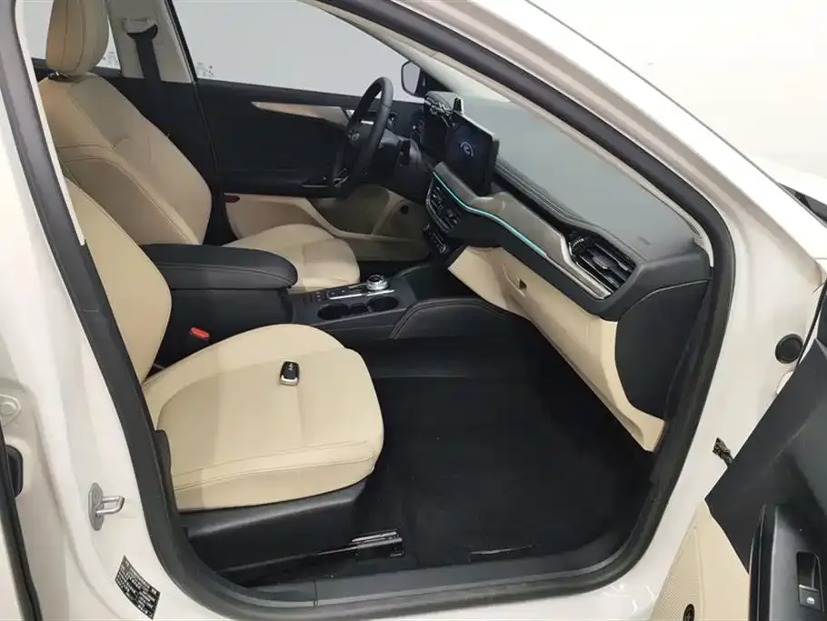 Ford Focus 2022 из CN, фото 8