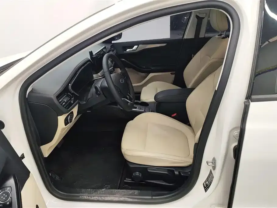 Ford Focus 2022 из CN, фото 9