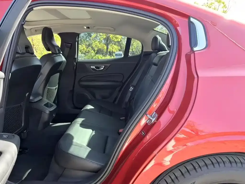 Volvo S60 2021 из CN, фото 8