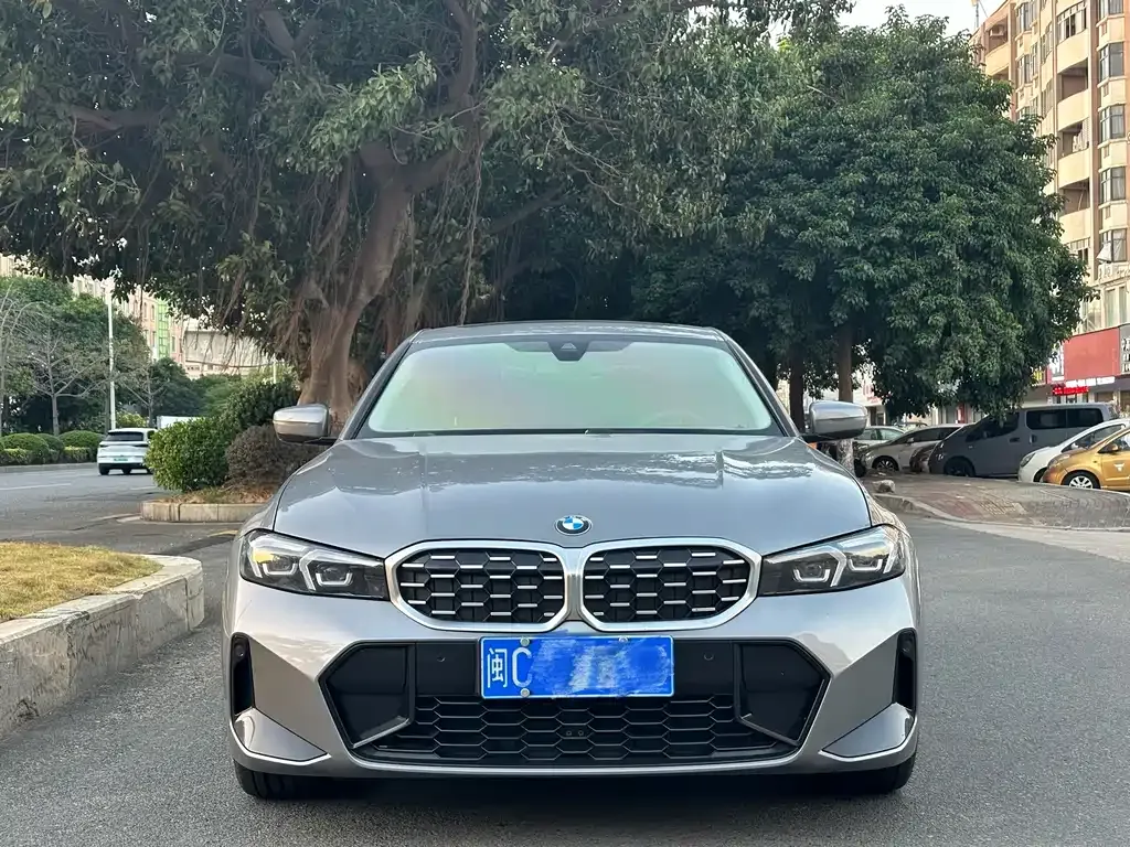 BMW 3 Series 2023 из CN, фото 2