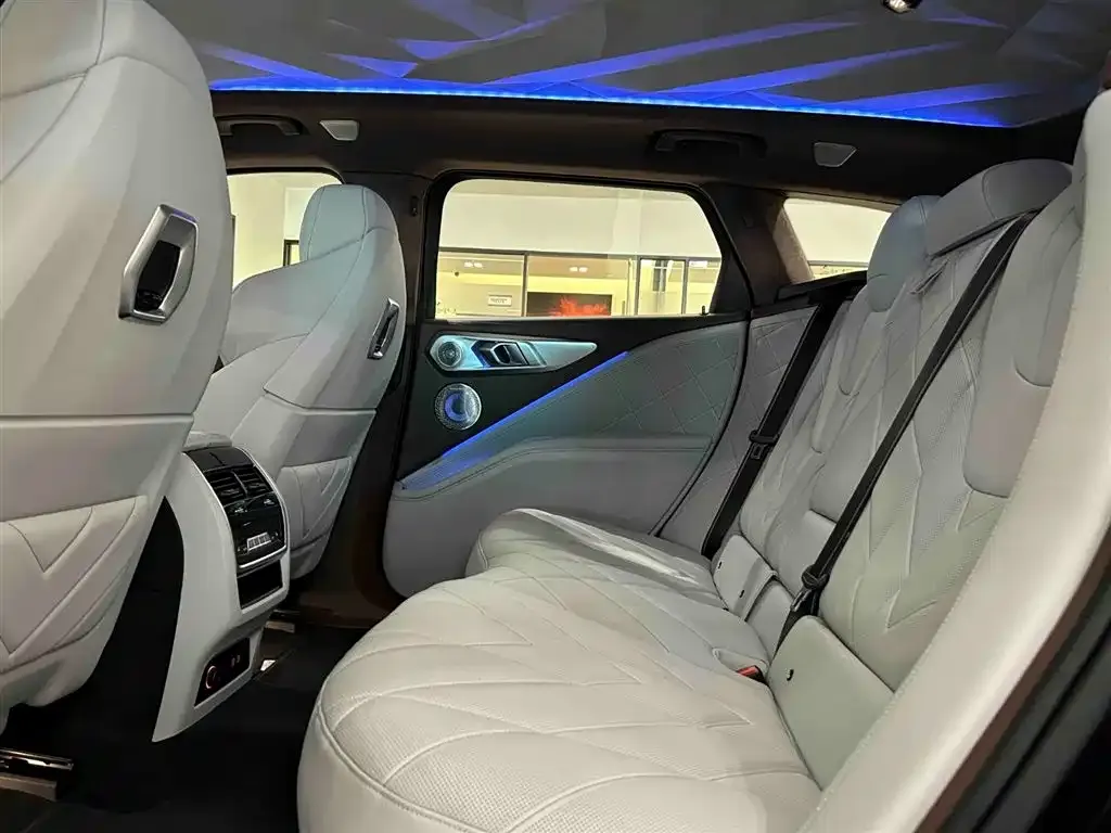 BMW XM 2024 из CN, фото 9
