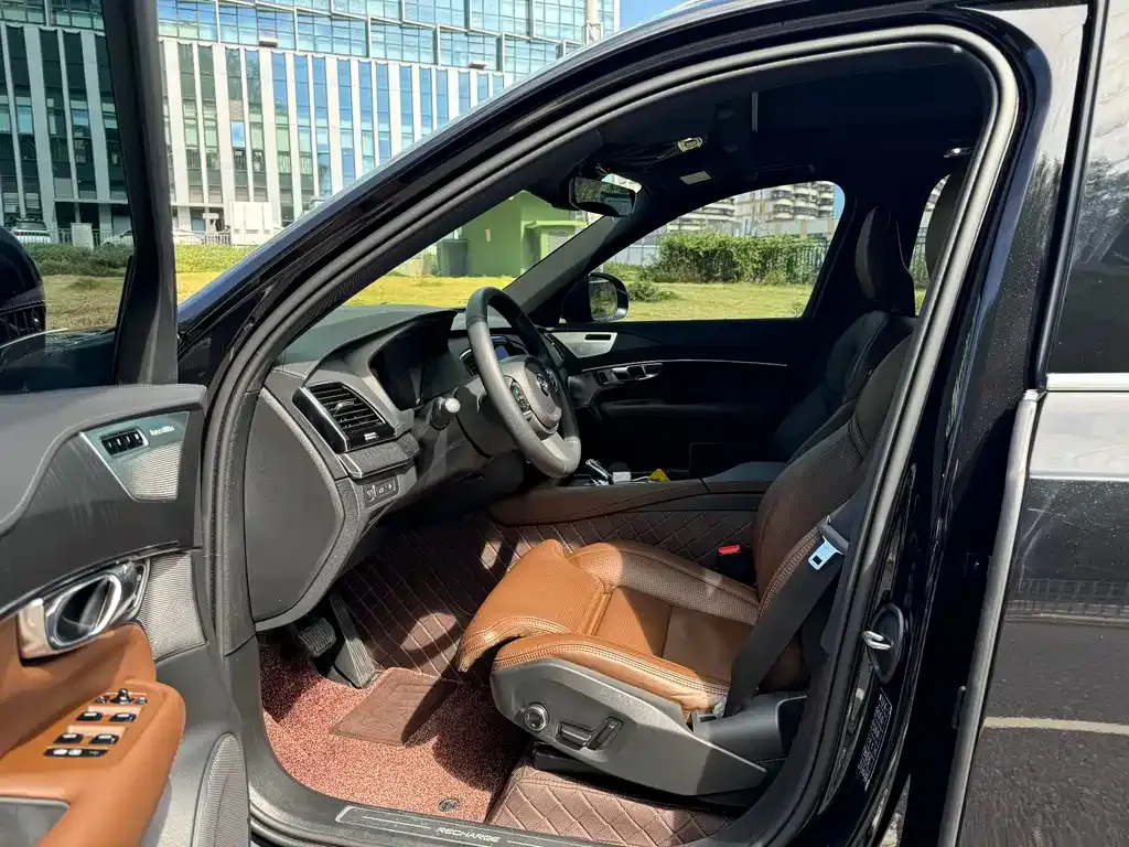 Volvo XC90 PHEV 2022 из CN, фото 4