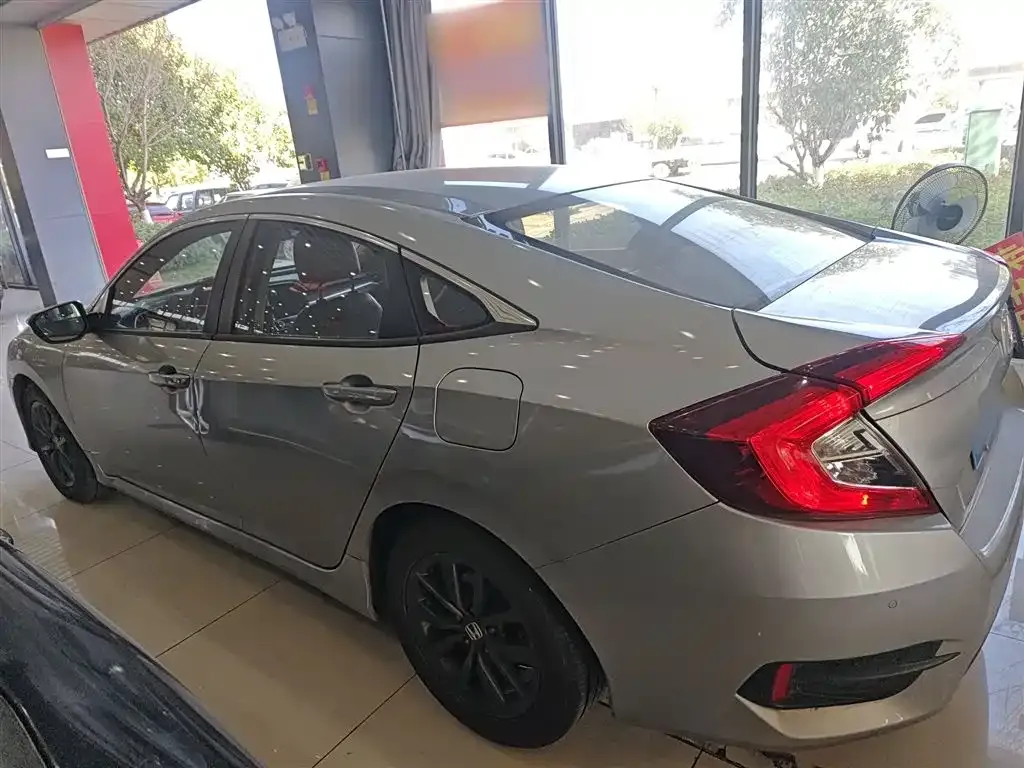 Honda Civic — фото 5