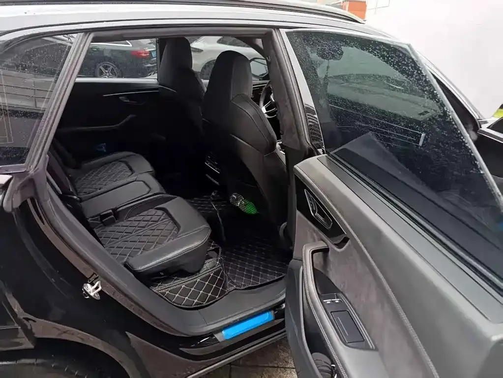 Audi Q8 2023 из CN, фото 3