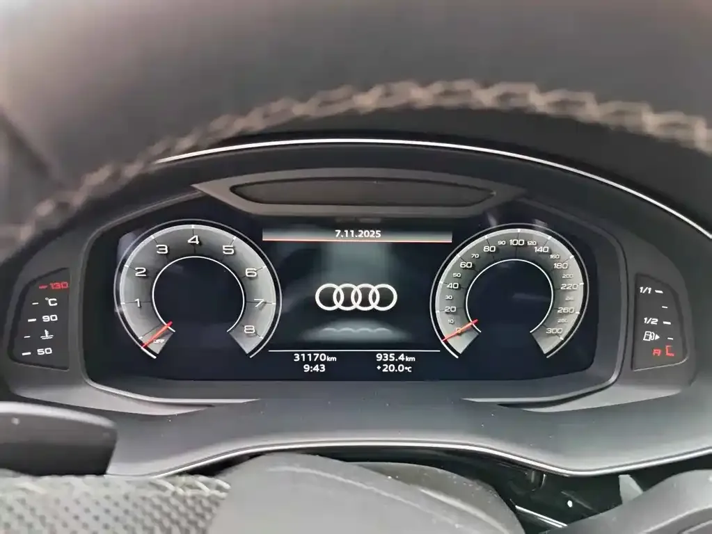 Audi Q8 2023 из CN, фото 4