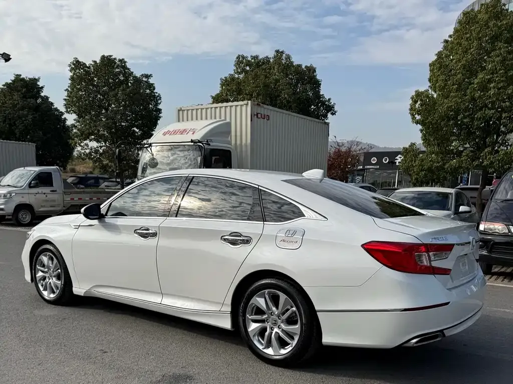 Honda Accord — фото 5