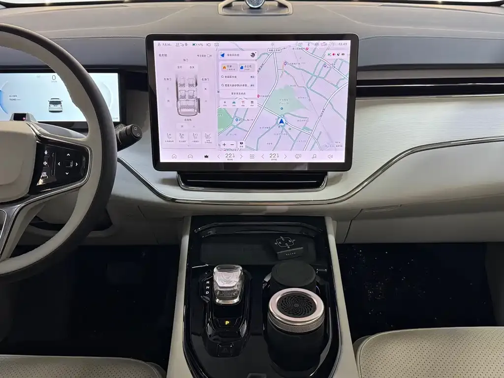 Volvo EM90 2024 из CN, фото 10