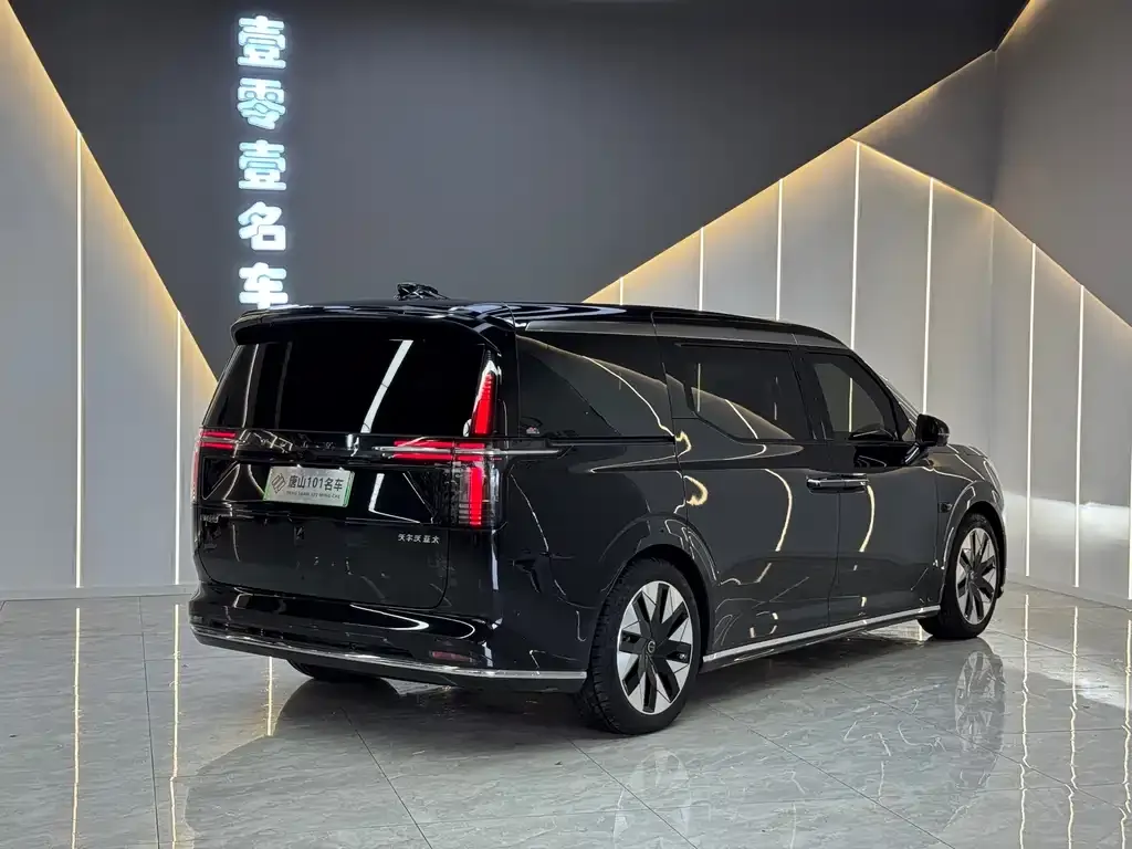 Volvo EM90 2024 из CN, фото 5