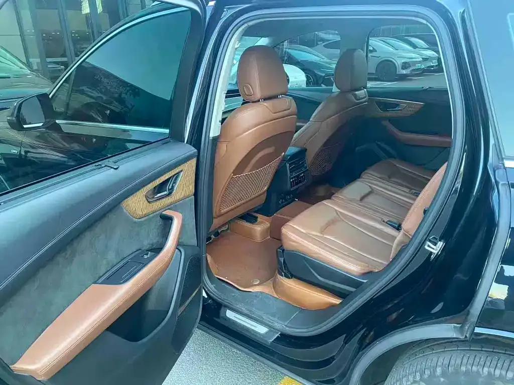 Audi Q7 2021 из CN, фото 3