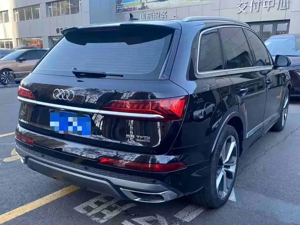Audi Q7 2021 из CN, фото 4