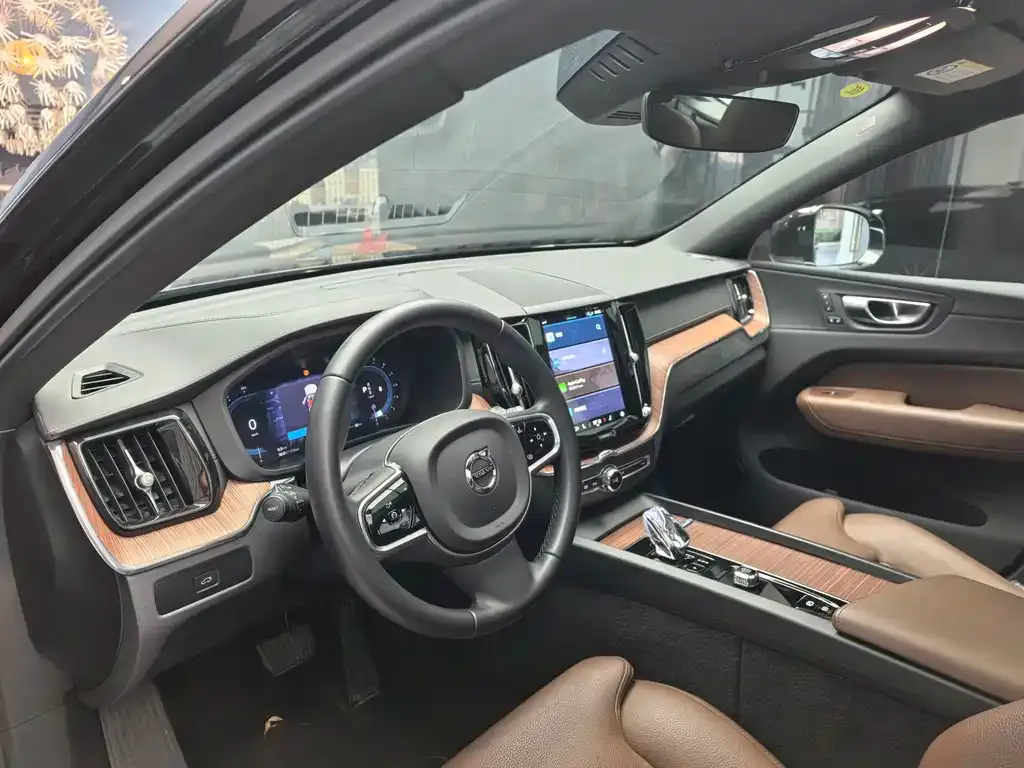 Volvo XC60 2025 из CN, фото 5