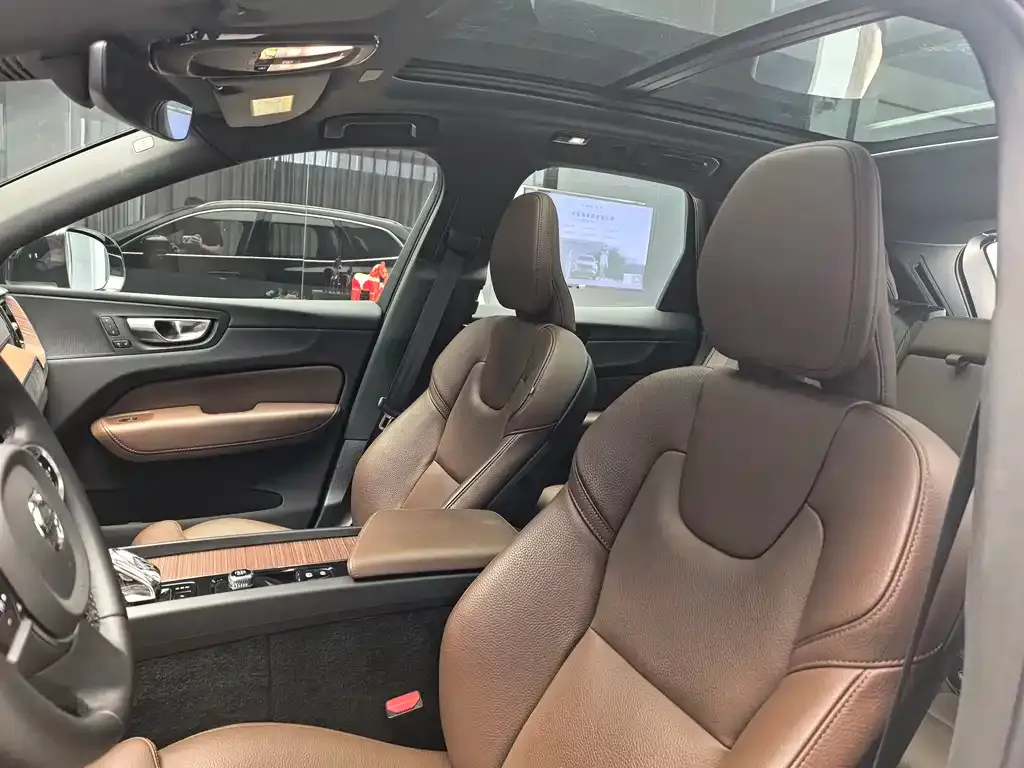 Volvo XC60 2025 из CN, фото 6