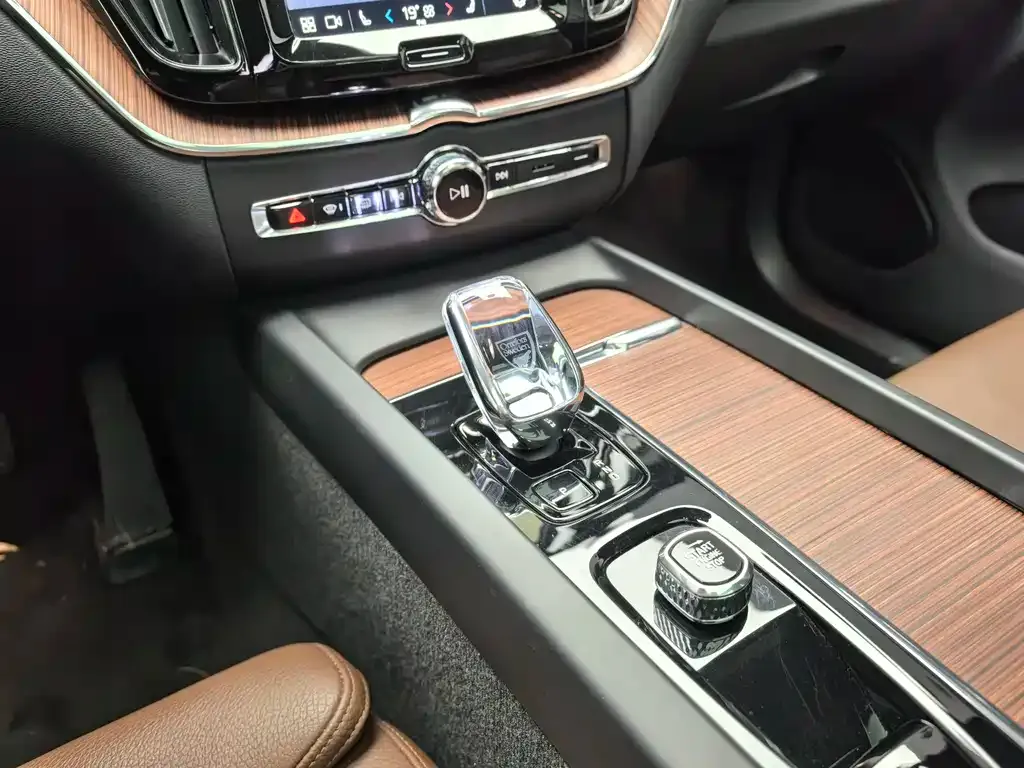 Volvo XC60 2025 из CN, фото 9