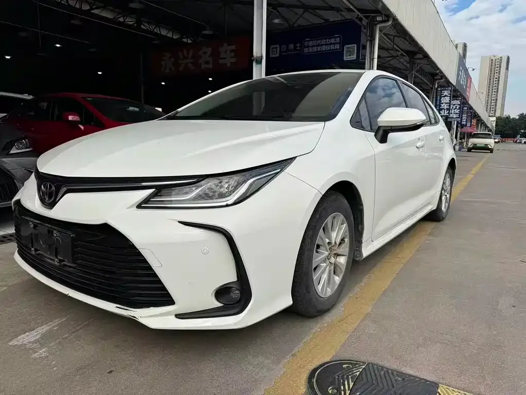 Toyota Corolla — фото 1