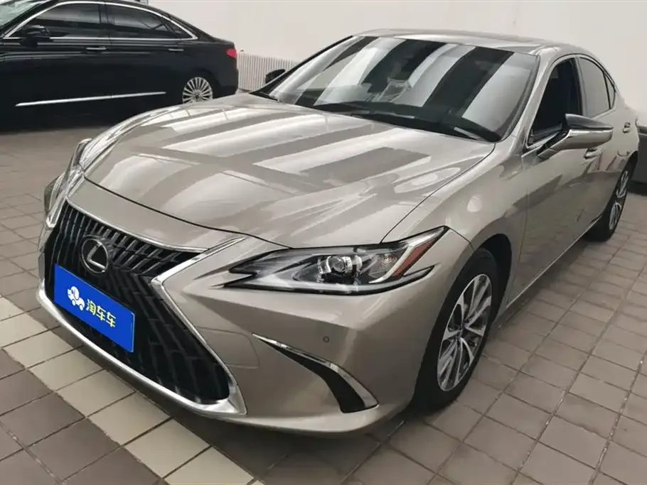 Lexus ES — фото 1